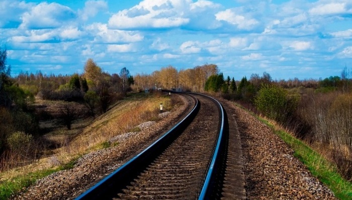 Поезд не может ехать под уклоном. |Фото: pskovrail.ru.