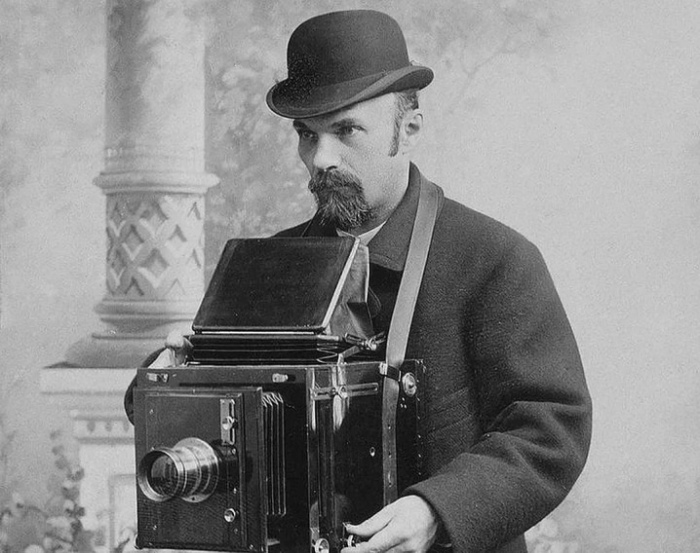 Первые фотоаппараты были очень большие. |Фото: school1208.ru.