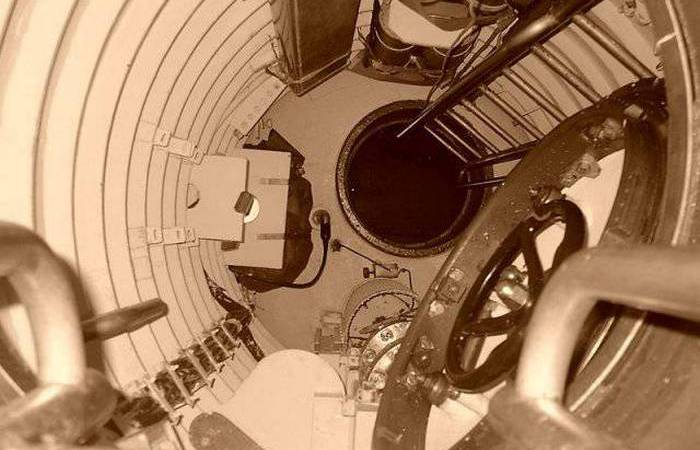 Прочная рубка - это просто оболочка для шлюзов и оборудования. Прочная рубка - это просто оболочка для шлюзов и оборудования.