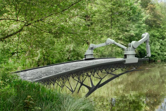 Процесс печати моста в Амстердаме.