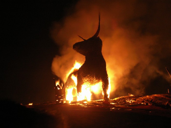  Медный бык - смерть в огне.