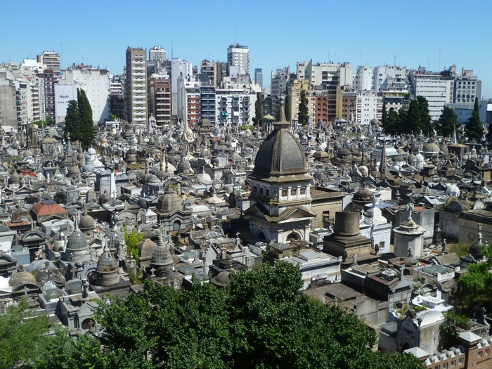 Ниж на кладбище Реколета в Буэнос-Айресе.