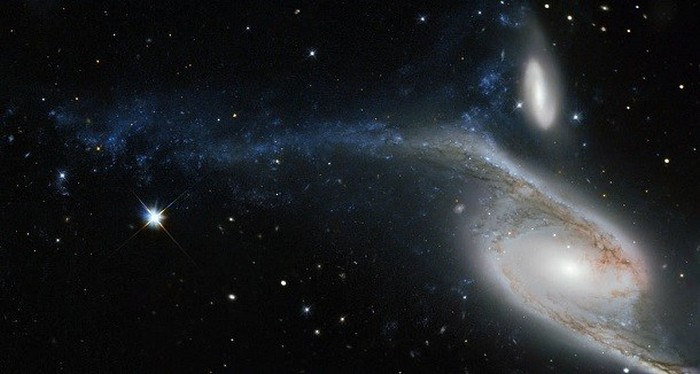  NGC 6872.