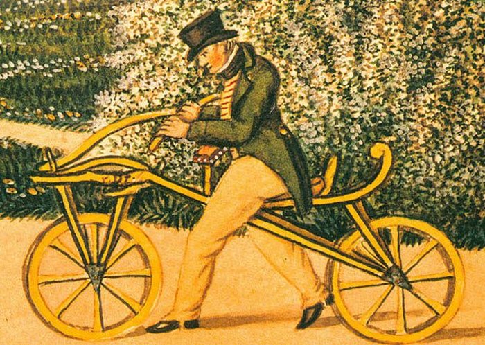 Первые велосипеды и лошади