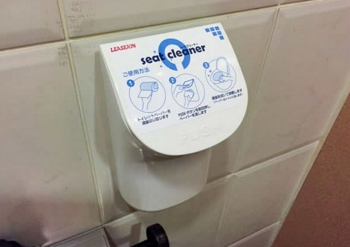 Дезинфицирующие салфетки в туалете