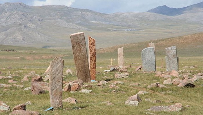 Монгольские Оленные камни.