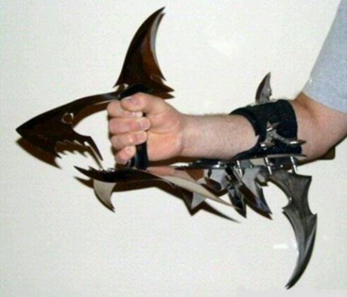Нож-акула.
