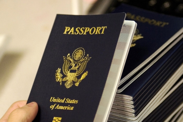 Американский паспорт стал синим в 1976 году.