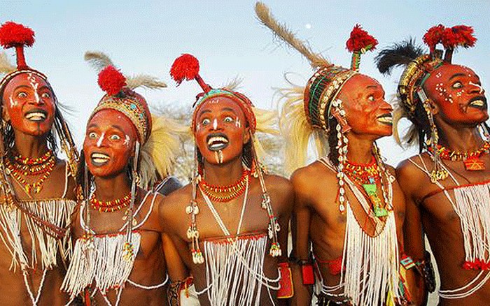 Мужчины африканского племени водаабе стараются понравится дамам.