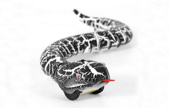 Радиоуправляемая змея «RC Rattlesnake».