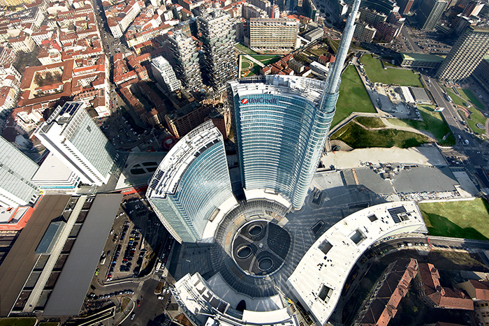 Штаб-квартира банка Unicredit в Милане с высоты птичьего полета