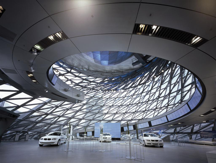 Музей и многофункциональный выставочный центр «Мир BMW» в Мюнхене, Германия