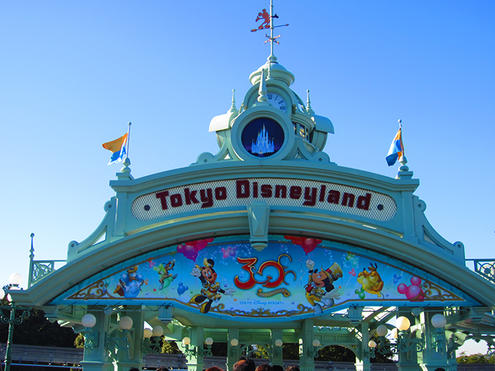 Тематический парк развлечений «Диснейлэнд» в Токио, Япония