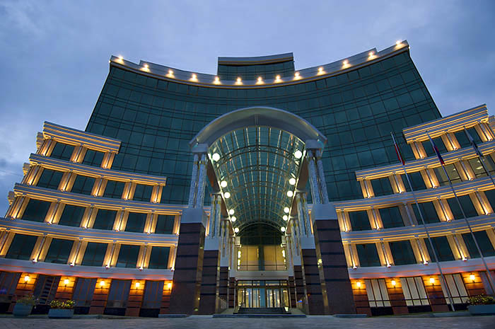 Куда уходят деньги пенсионеров: 33 великолепных здания Пенсионного фонда со всей России
