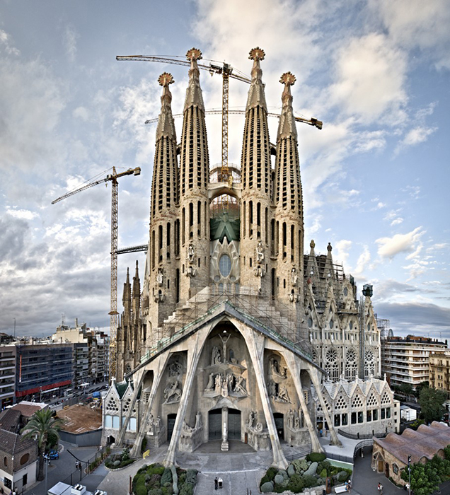 Храм Святого Семейства (Саграда Фамилия) в Барселоне, Испания
