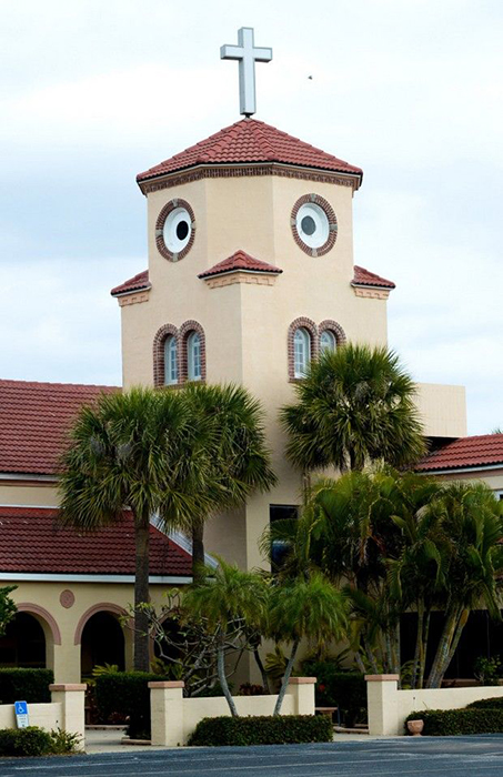 Приморская церковь в форме птицы в Тампе, США