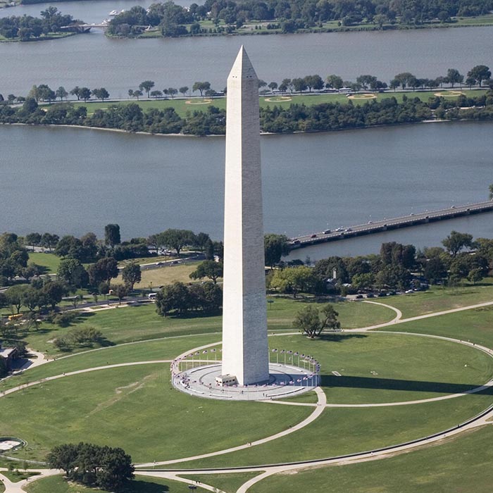 Монумент Джорджа Вашингтона с высоты птичьего полета