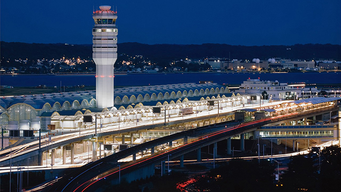 Терминал «Север» в Национальном аэропорту Рональда Рейгана: ночной кадр