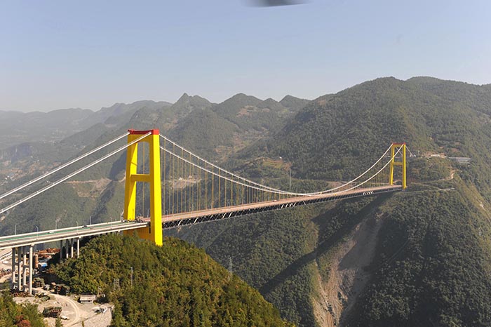 Мост через реку Сыдухэ в Эньши, Китай