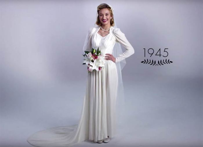 В сороковые годы прошлого века девушки выбирали подобные свадебные наряды.