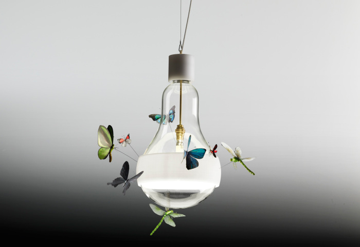 Лампочка с бабочками от Ingo Maurer.
