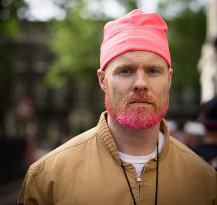Розовый цвет для мужчины - плохо ⠀ Проколотая бровь - плохо ⠀ Мыть полы, ког | Instagram