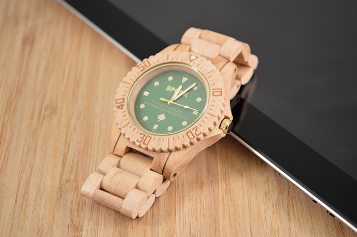 Часы в деревянном корпусе от бренда SPGBK.