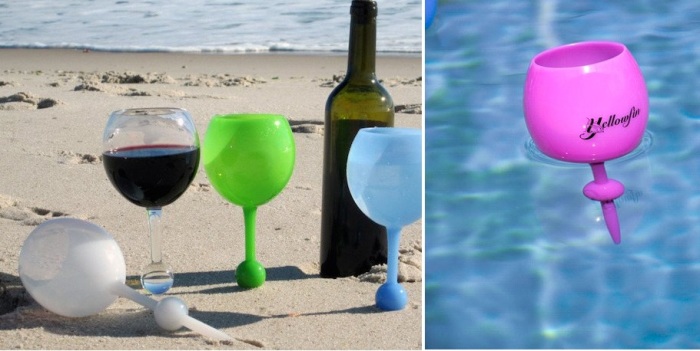 Специальные винные бокалы из высокопрочного пластика для того, чтобы наслаждаться отдыхом на пляже или в бассейне.
