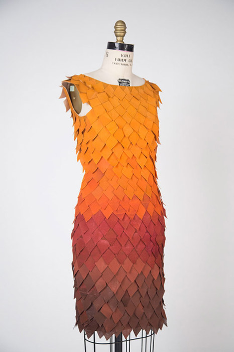 Удивительное платье-листопад от дизайнера из Нью-Йорка Birce Ozkan (Бирс Озкан), оснащенное скрытым электронным механизмом.