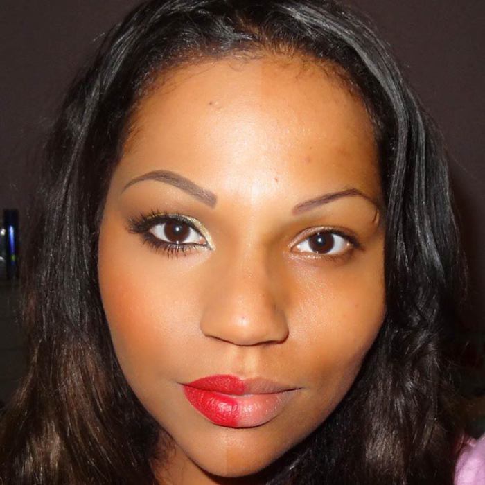 Американка по имени Никки (Nikkie) выложила в сеть ролик под названием «The Power of Makeup» («Сила макияжа»), в котором доказала, что косметика может все.