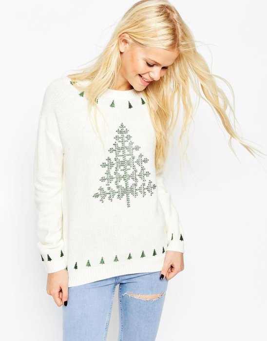 Белый новогодний свитер «Embroidered Holidays Tree» с вышитыми новогодними елками от известного английского бренда «ASOS». Цена - 63 доллара.