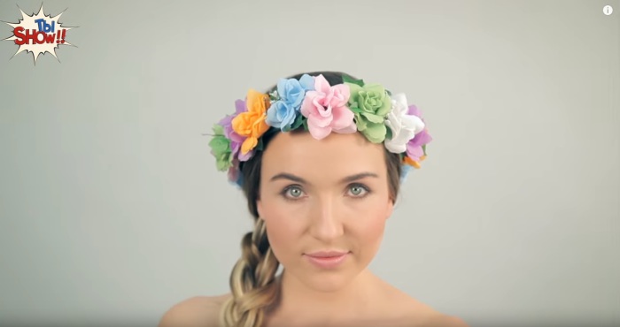 В первые десятилетия двадцатого столетия украинки любили носить венки из цветов.