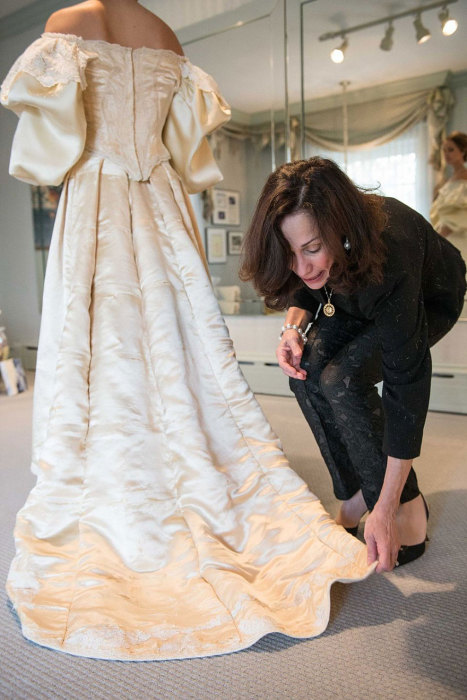 Уже больше века в этом свадебном платье выходят замуж женщины одного рода.
