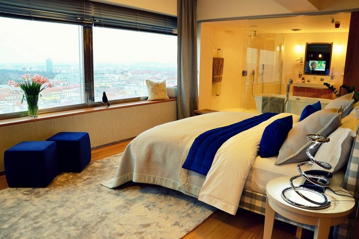 One Room Hotel – гостиничный номер на вершине Пражской телебашни
