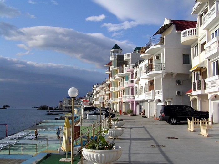 Курортный поселок Санта-Барбара в Крыму
