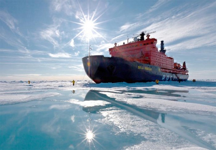 Ледокол на Северном полюсе