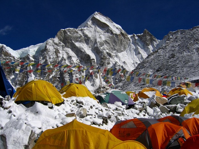 Базовый лагерь на Эвересте