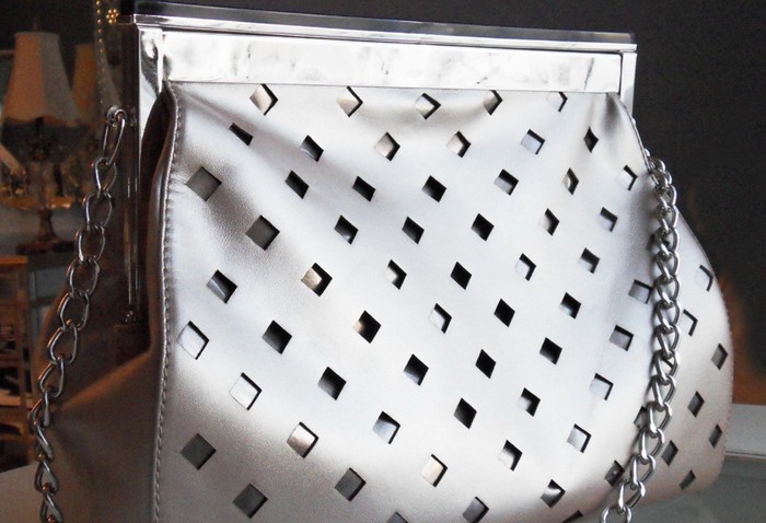 Glass Handbag – женская сумочка с подсветкой внутри