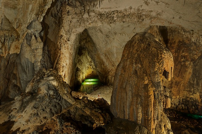 Экспедиции Энди Ивис в поисках гигантских пещер в Китае