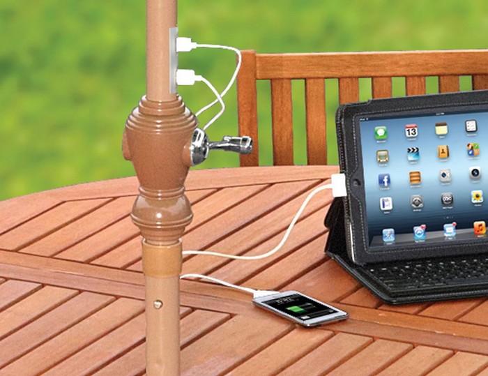 Picnic Table Umbrella – зонтик для пикника с зарядкой для мобильных телефонов