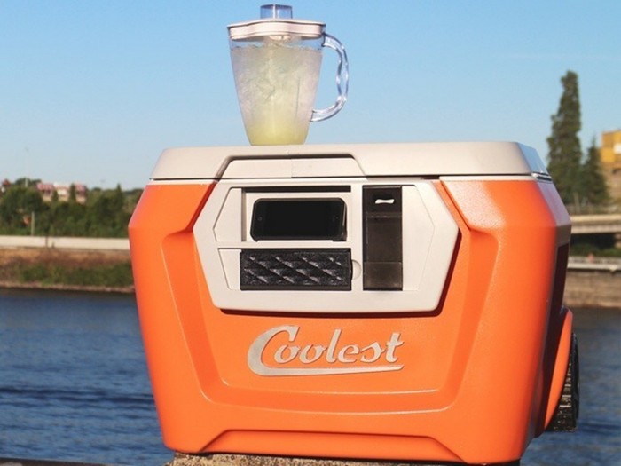 Coolest Cooler – походная сумка-холодильник для любителей коктейлей и шумных вечеринок на природе