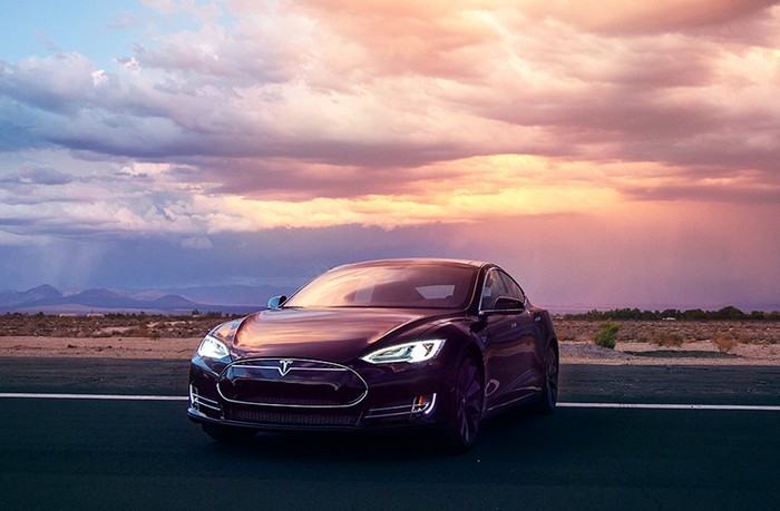 Tesla Model D – полноприводный электромобиль с автопилотом