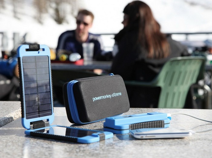 PowerTraveller PowerMonkey Extreme – набор из солнечной панели и внешнего аккумулятора