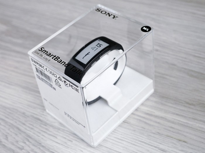 Стеклянная коробка для «умных» часов Sony SmartBand Talk SWR30