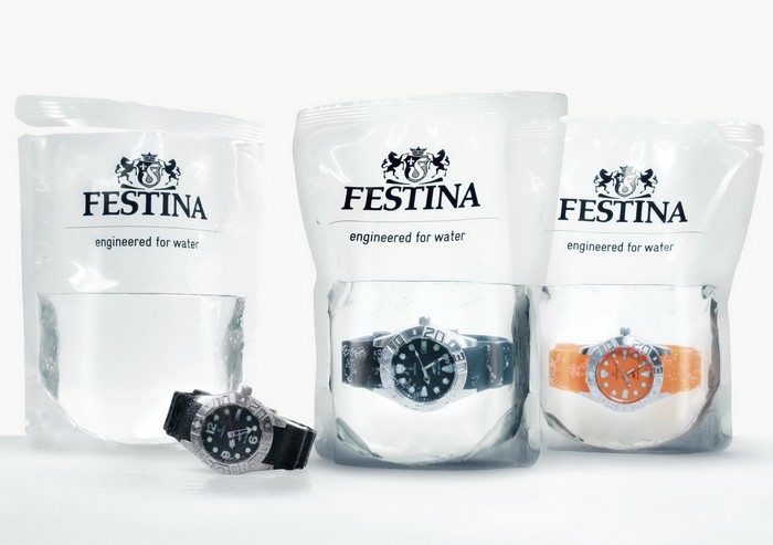 Заполненная водой упаковка водонепроницаемых часов Festina Profundo