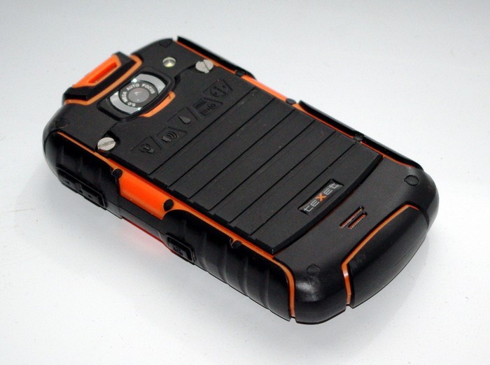 Защищенный смартфон для экстремалов teXet TM-3200R