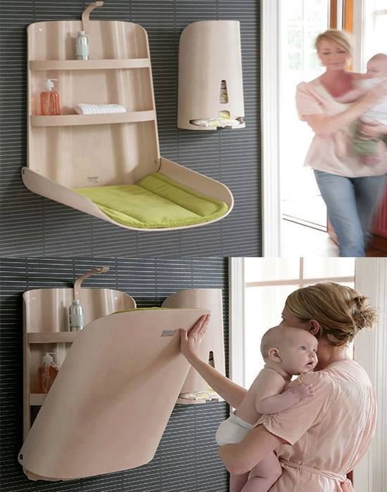 Раскладной стульчик для малыша, вмонтированный в стену.