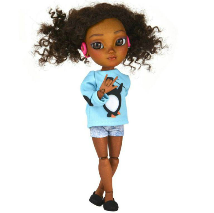 Кукла негритянка, которая подается в комплекте со слуховым аппаратом.