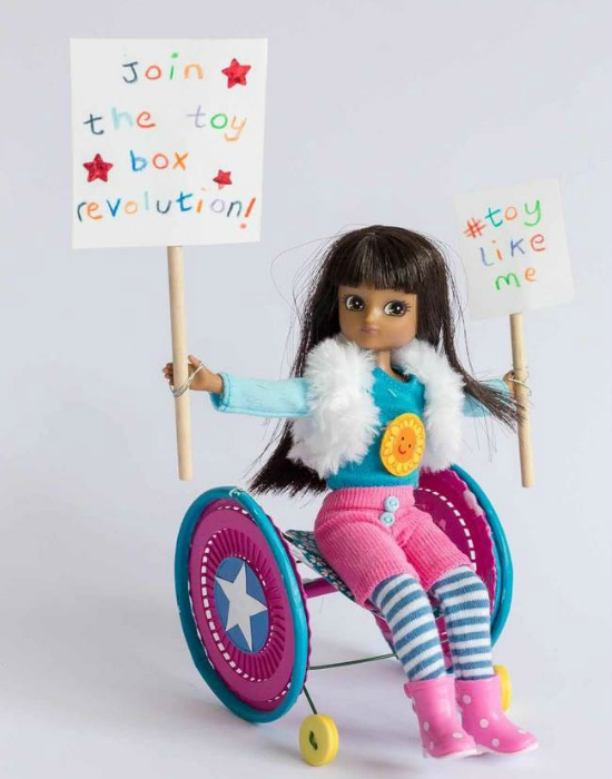 Кукла в инвалидной коляске.