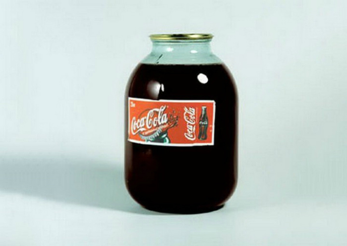Именно «Кока-Кола» стала официальным напитком Олимпиады-80 в Москве, а в 1986 года было подписано соглашение о производстве «советской» кока-колы для широкой продажи.